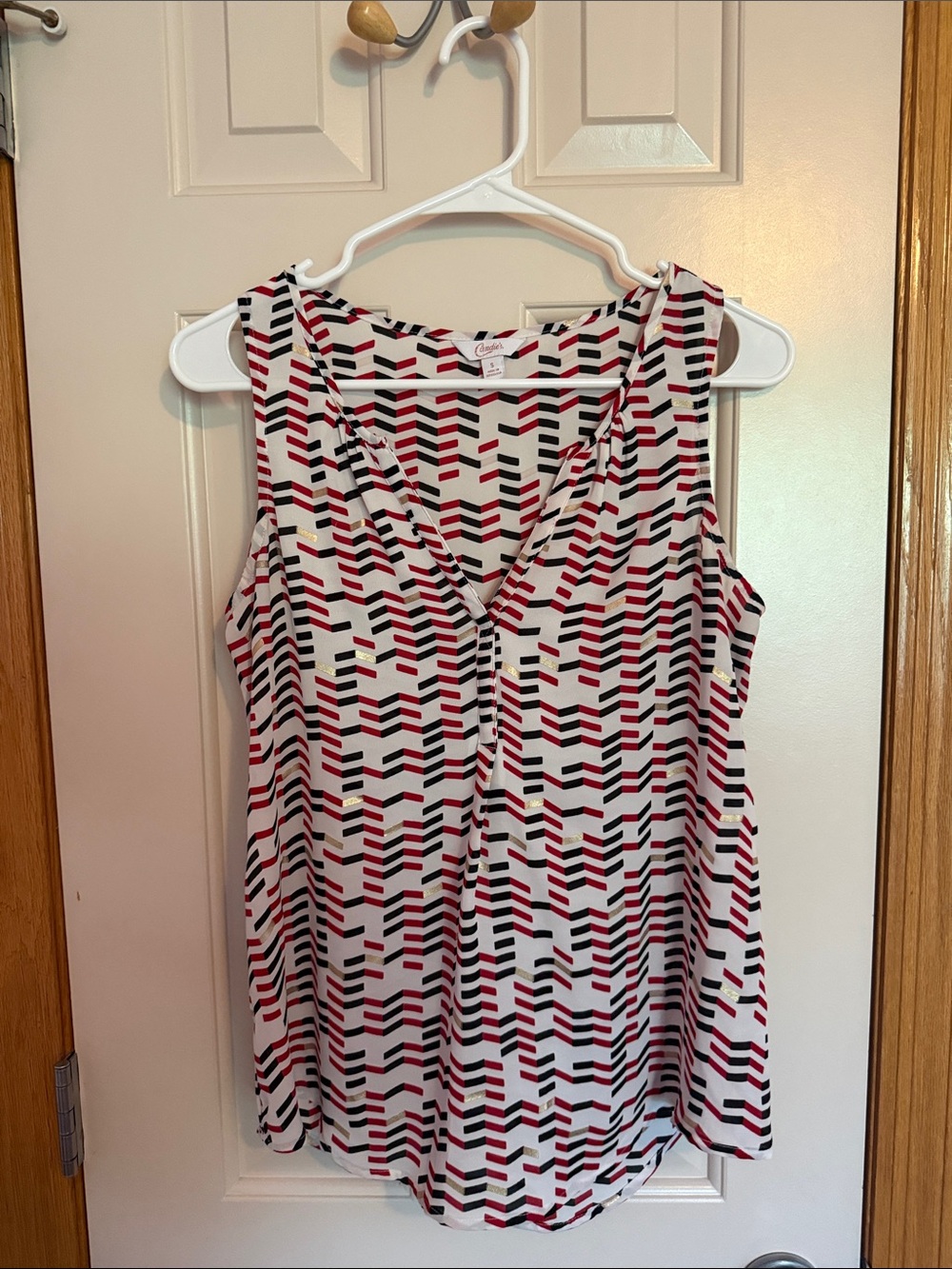 Candie's Sleeveless V-Neck Camisole in White, Black & Red Geometric Print